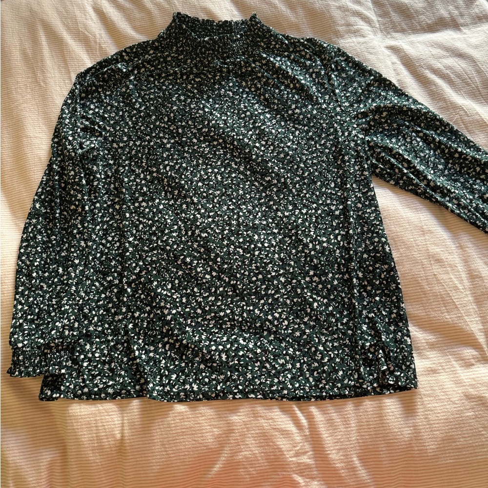 LIKE NEW Womens blouse
